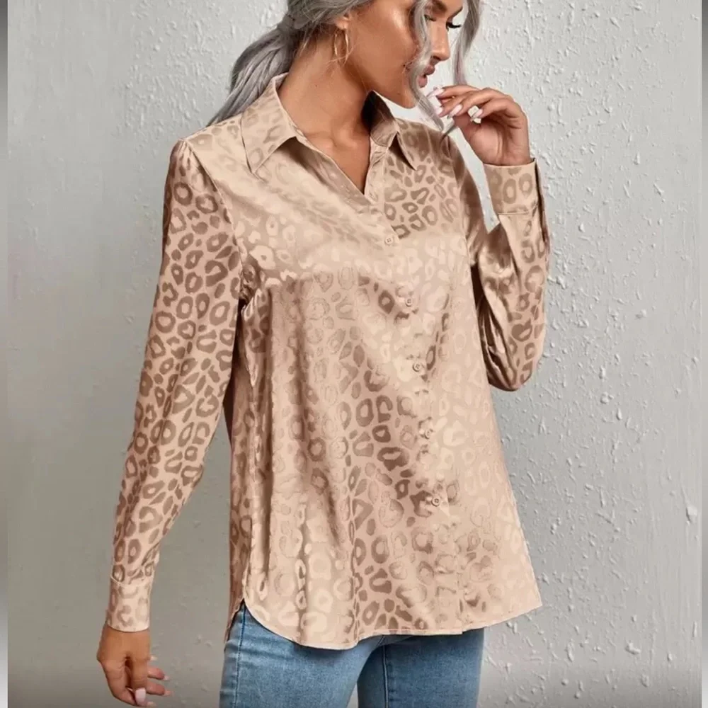 Elegant Chamoagne Leopard Print Women's Top